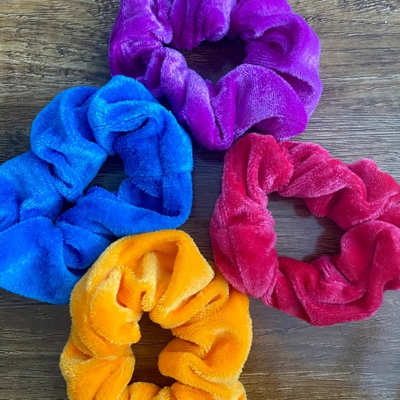 50 scrunchies - Picture 4 of 5